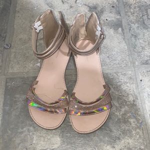 Girls beige zip up sandal